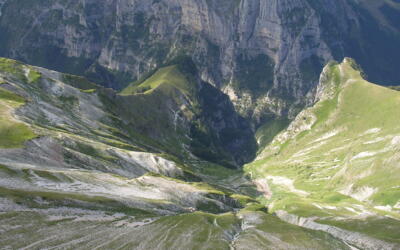 Alla Scoperta del Monte Sibilla: Escursioni tra Leggende e Natura